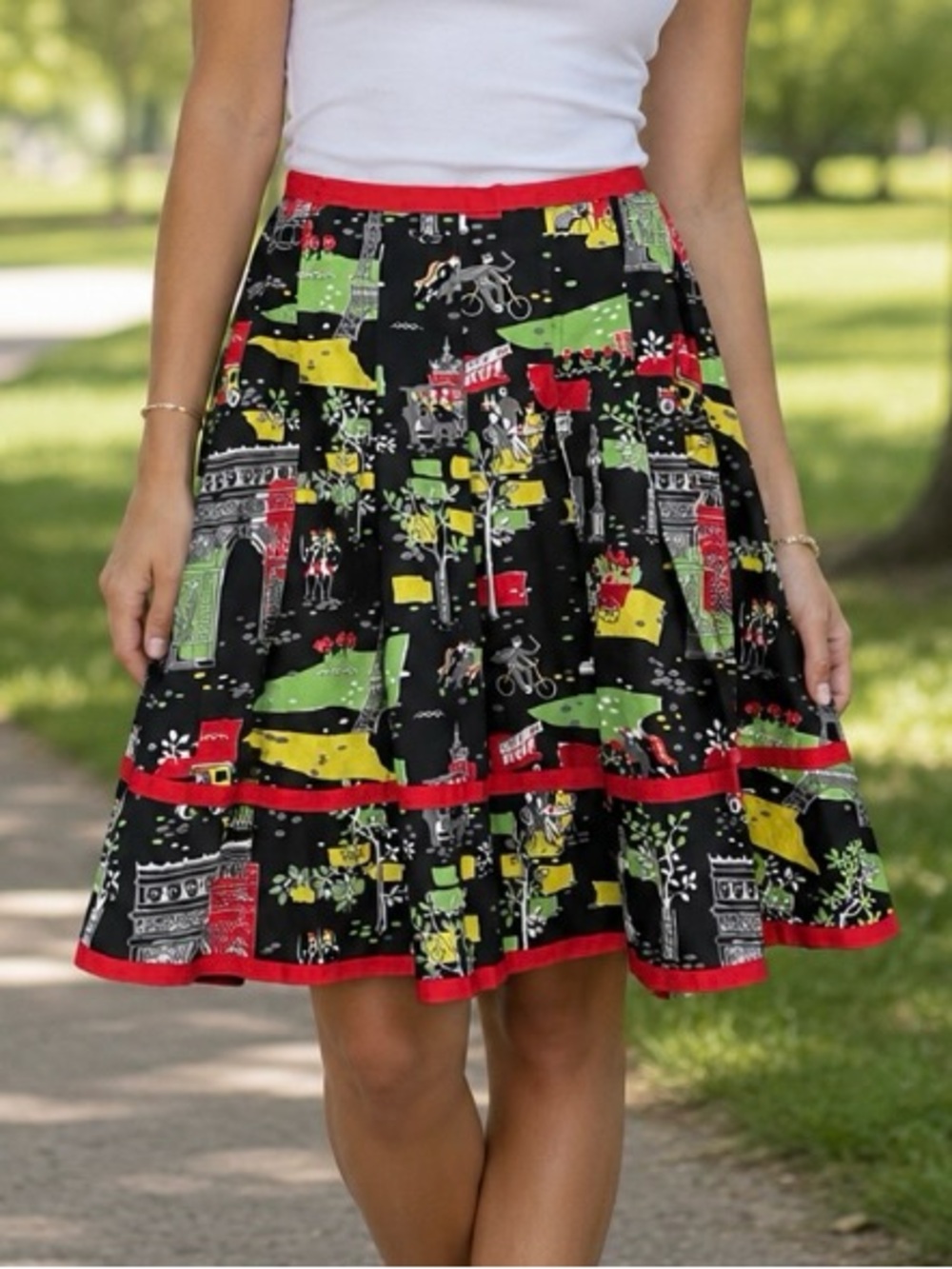 Bernardo 12 Black Circle Skirt with Red Trim  City scene Paris 100% cotton